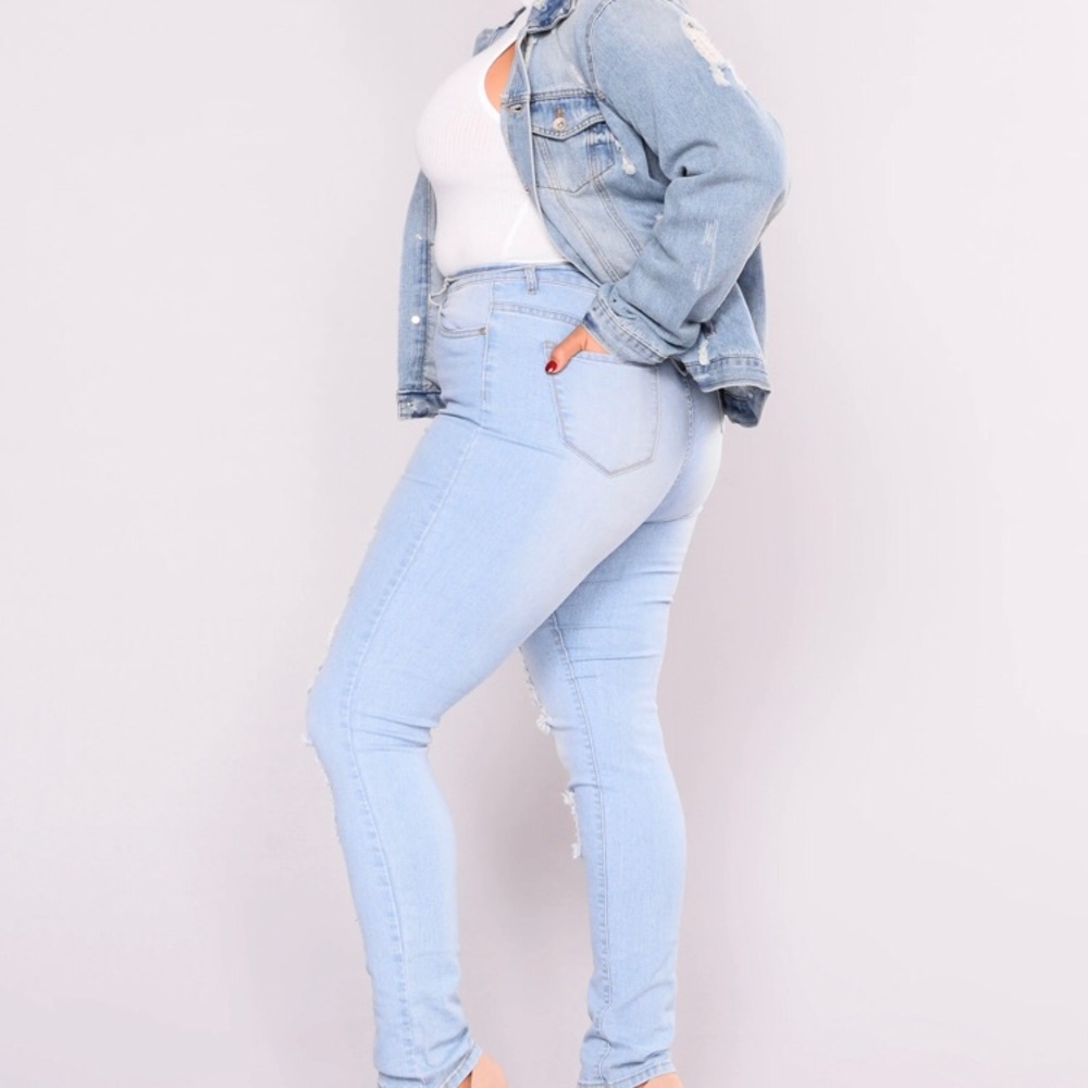 Fashion Nova Light Blue Jeans - Picture 7 of 9